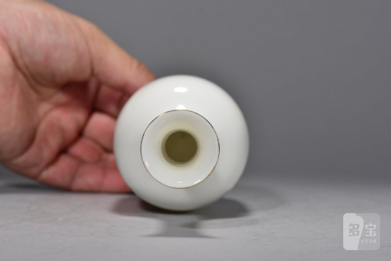 近现代 薄胎山水长颈瓶 - 图6